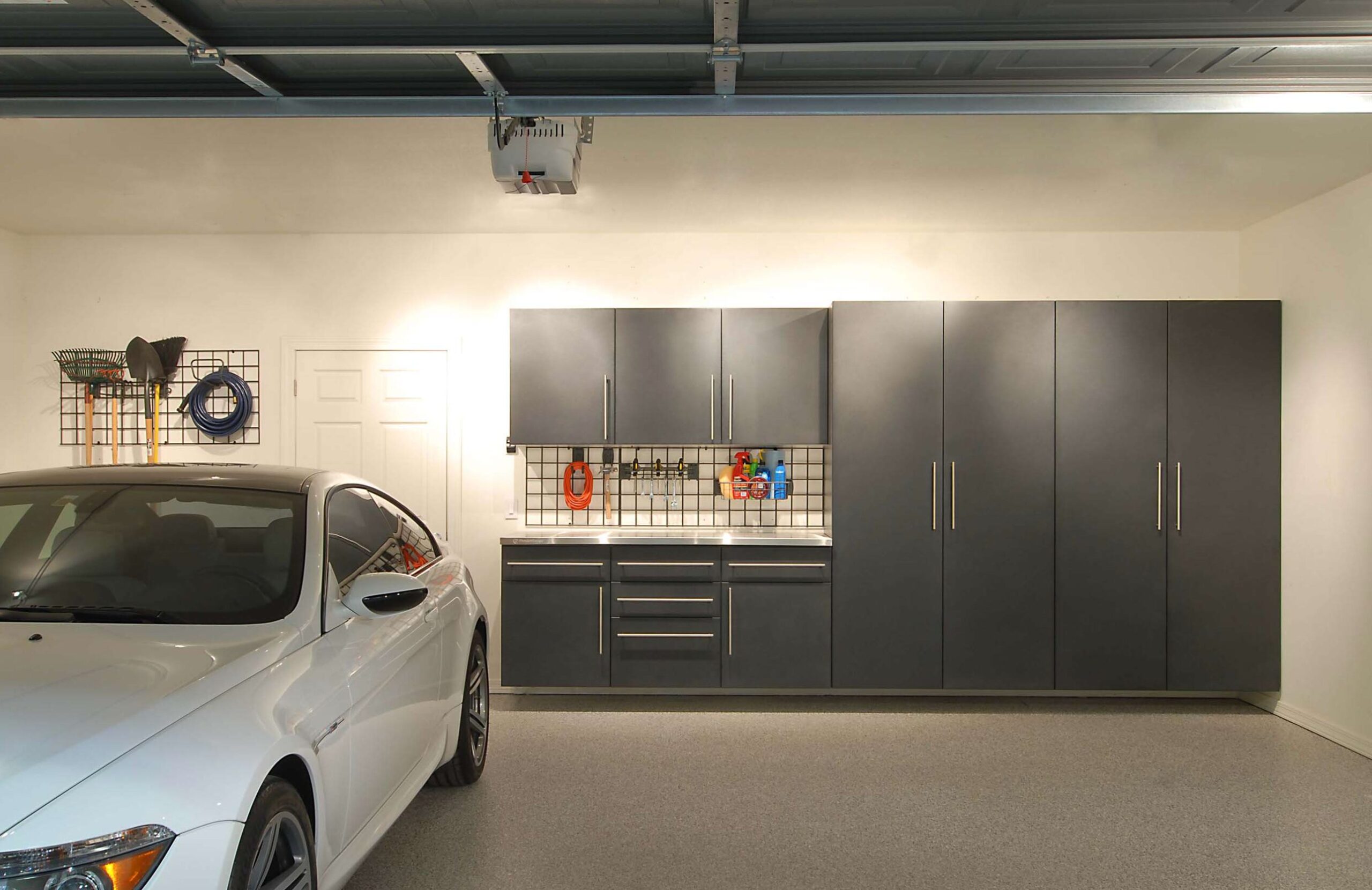 What Color Should You Paint Your Garage? (+5 Best Colors)