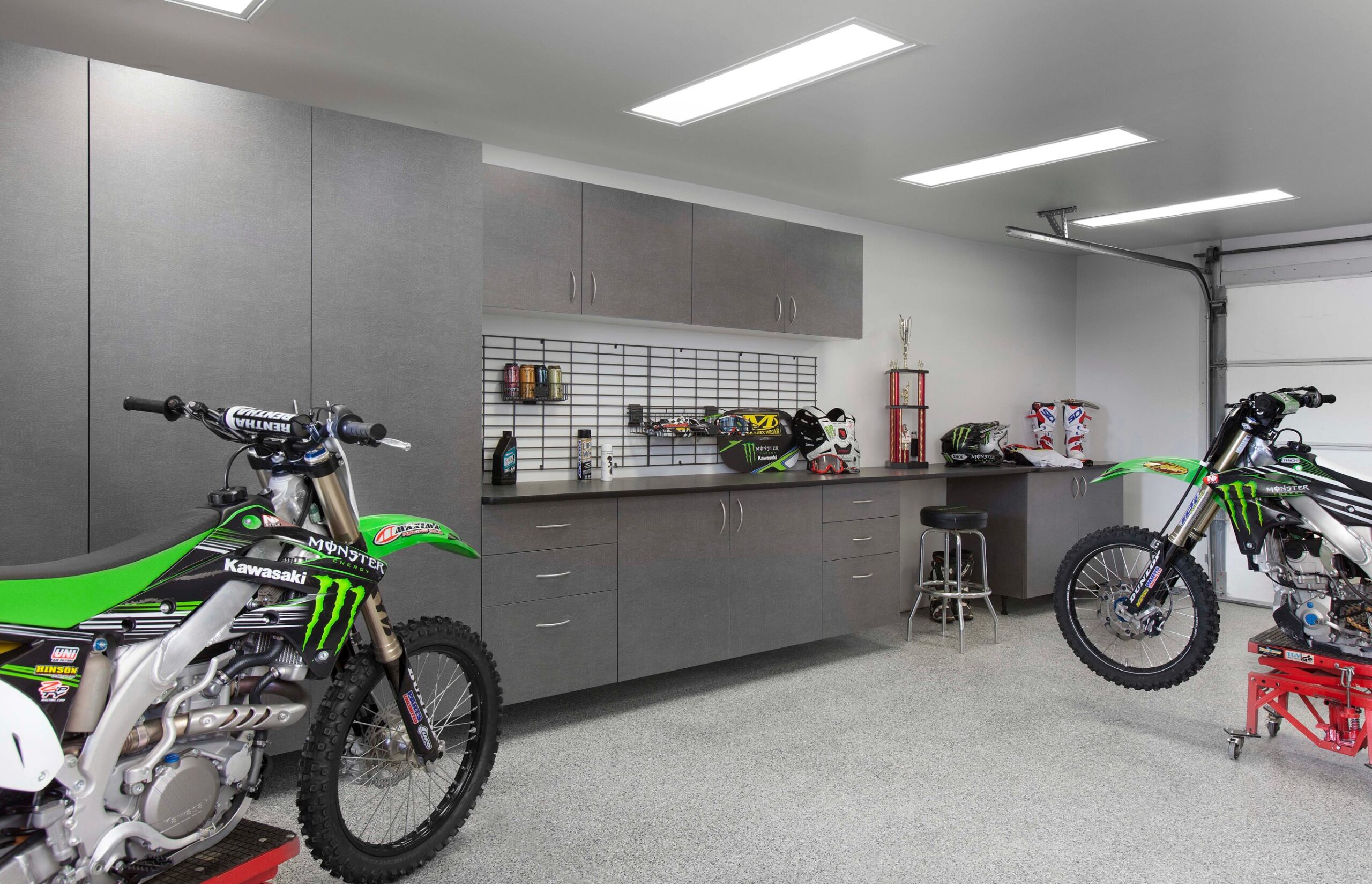 What Color Should You Paint Your Garage? (+5 Best Colors)