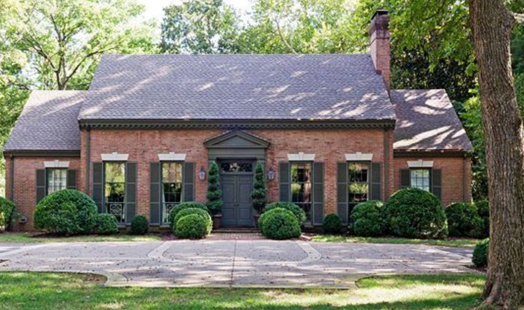 Stunning Color Palettes for Red Brick Exteriors