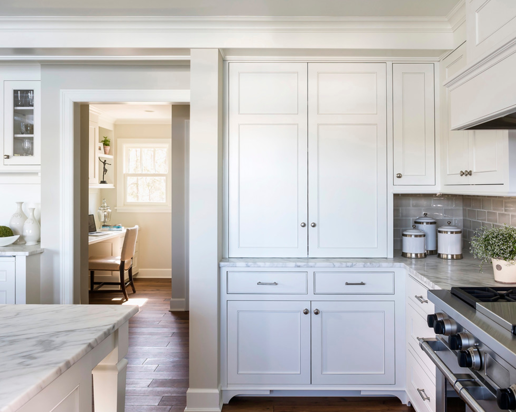 Best White Paint Colors for Kitchen Cabinets